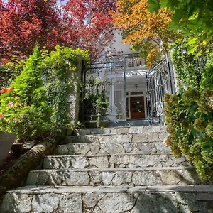 Bed & Breakfast Mozart, Seattle